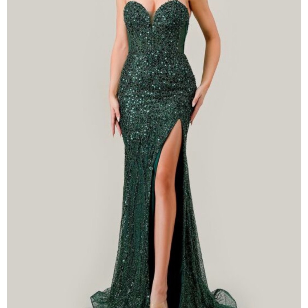 Elegant Green Strapless Evening Gown